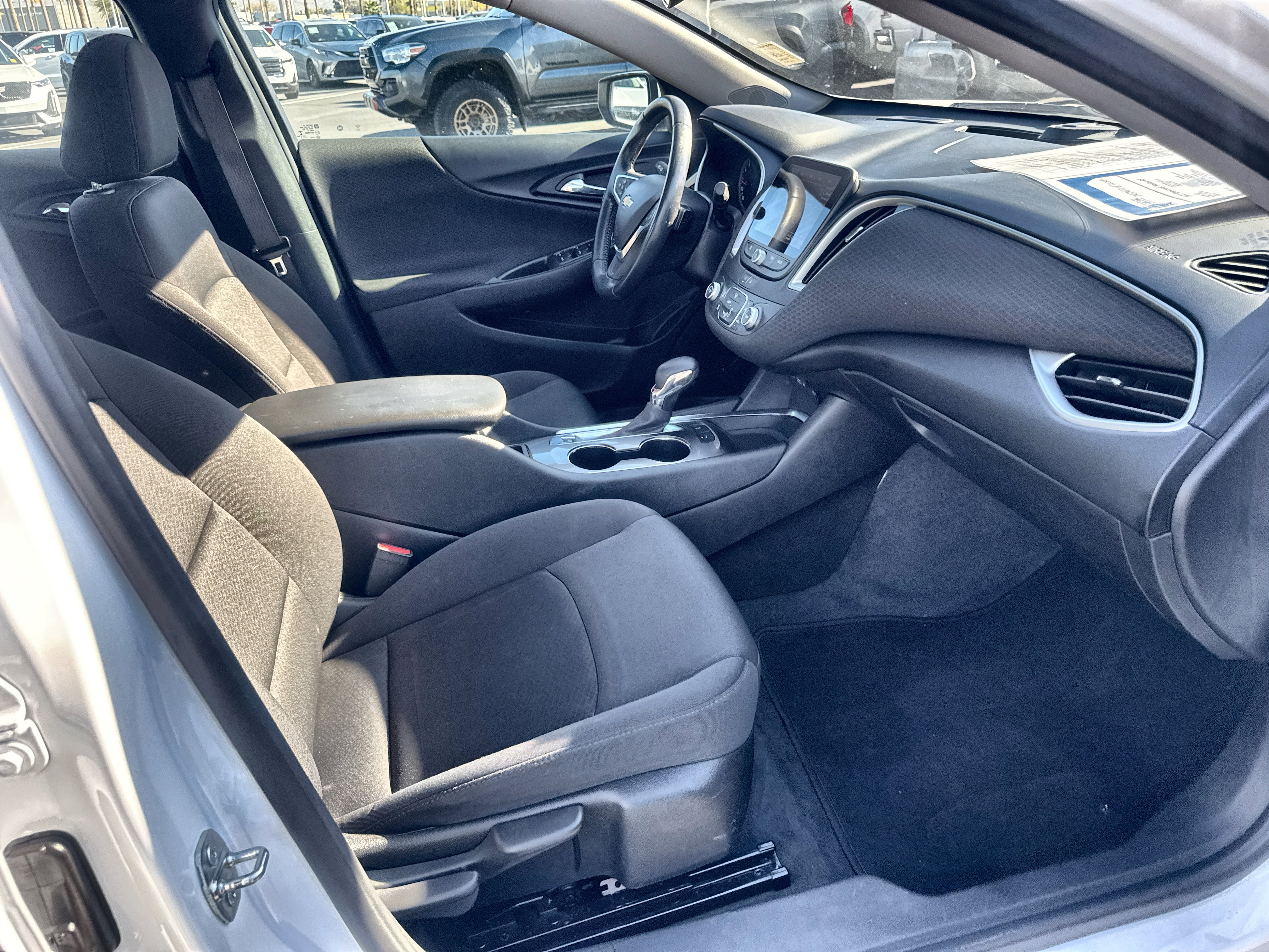Used 2022 Chevrolet Malibu RS image 28