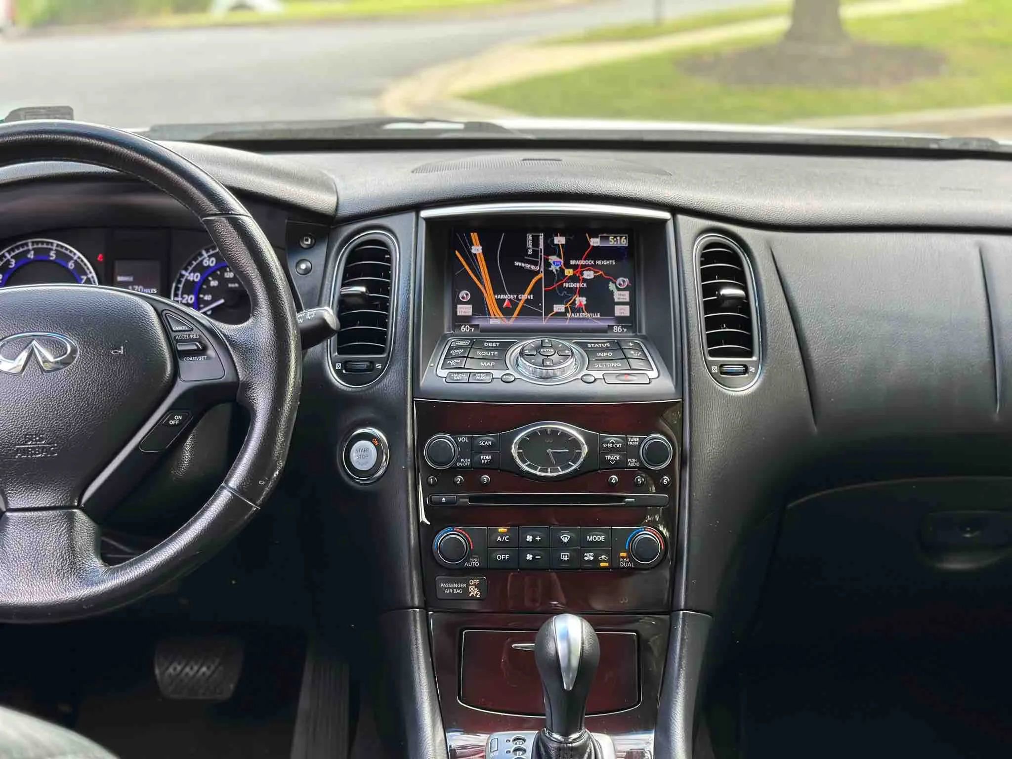 Used 2012 INFINITI EX35 Journey w/ Premium Pkg image 17