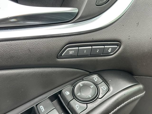 Used 2024 Buick Enclave Avenir w/ Avenir Technology Package AWD/4WD image 19