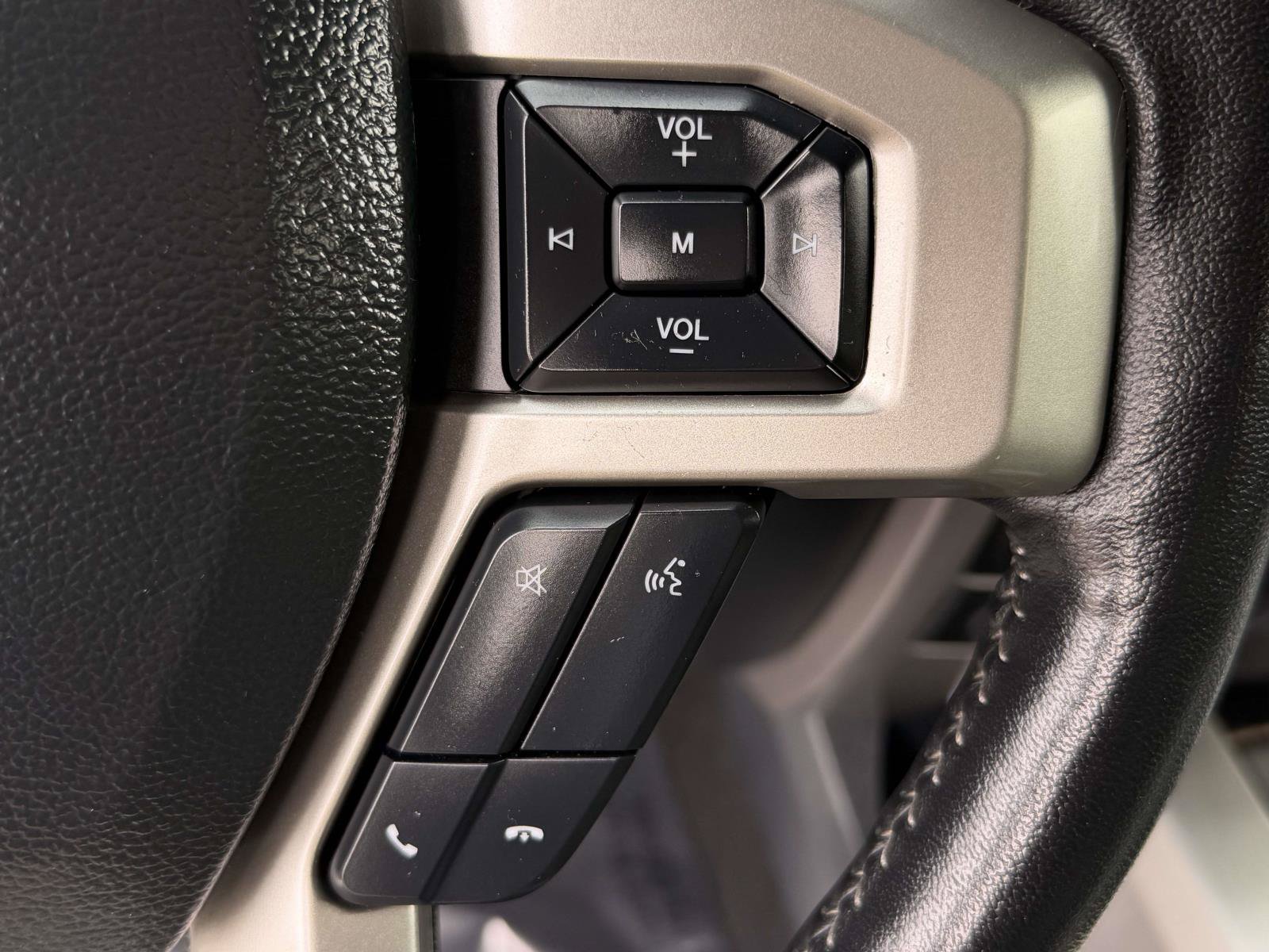 Used 2022 Ford F350 Lariat w/ Black Appearance Package AWD/4WD image 13
