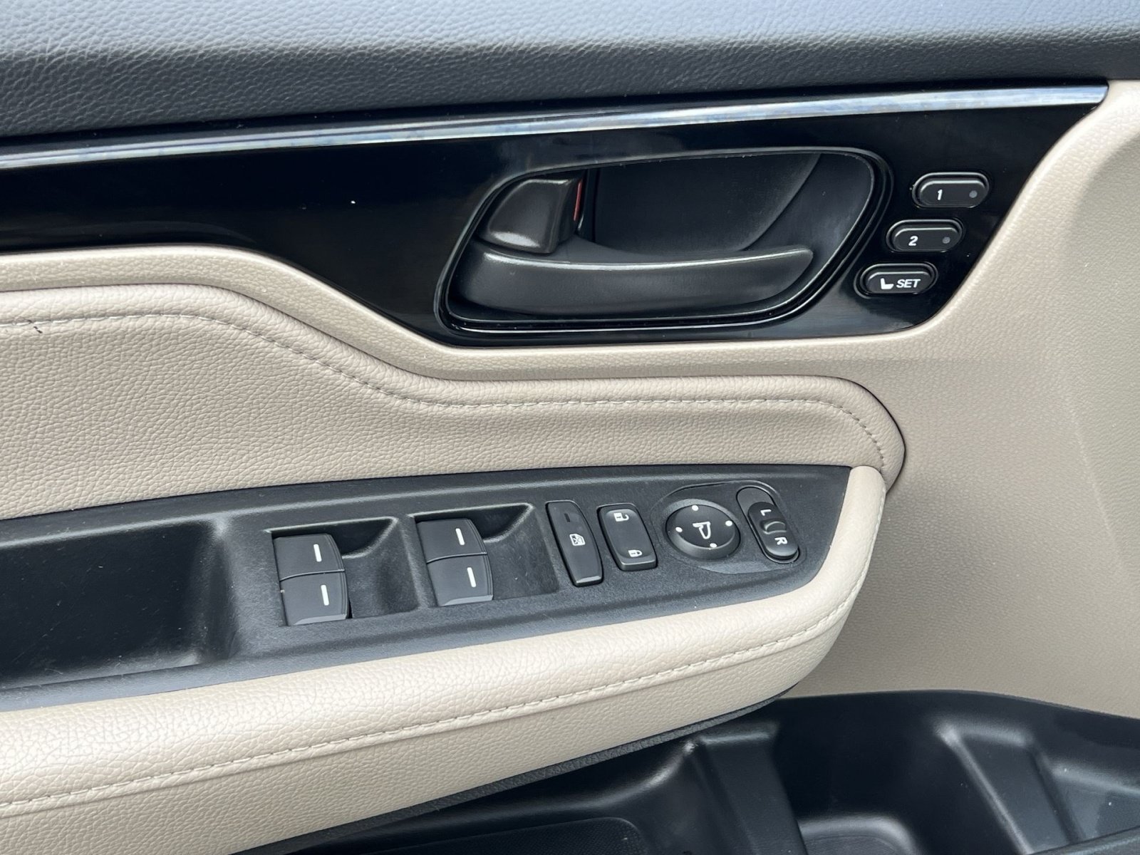 Used 2023 Honda Odyssey Touring image 14