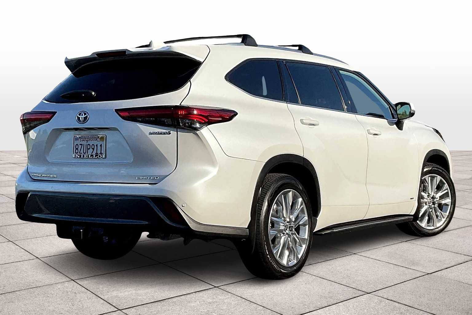 Used 2022 Toyota Highlander Limited image 16