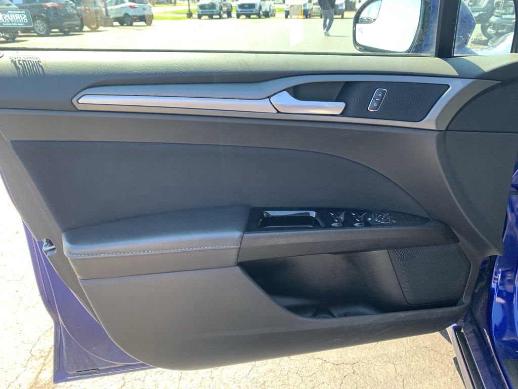 Used 2016 Ford Fusion SE image 29