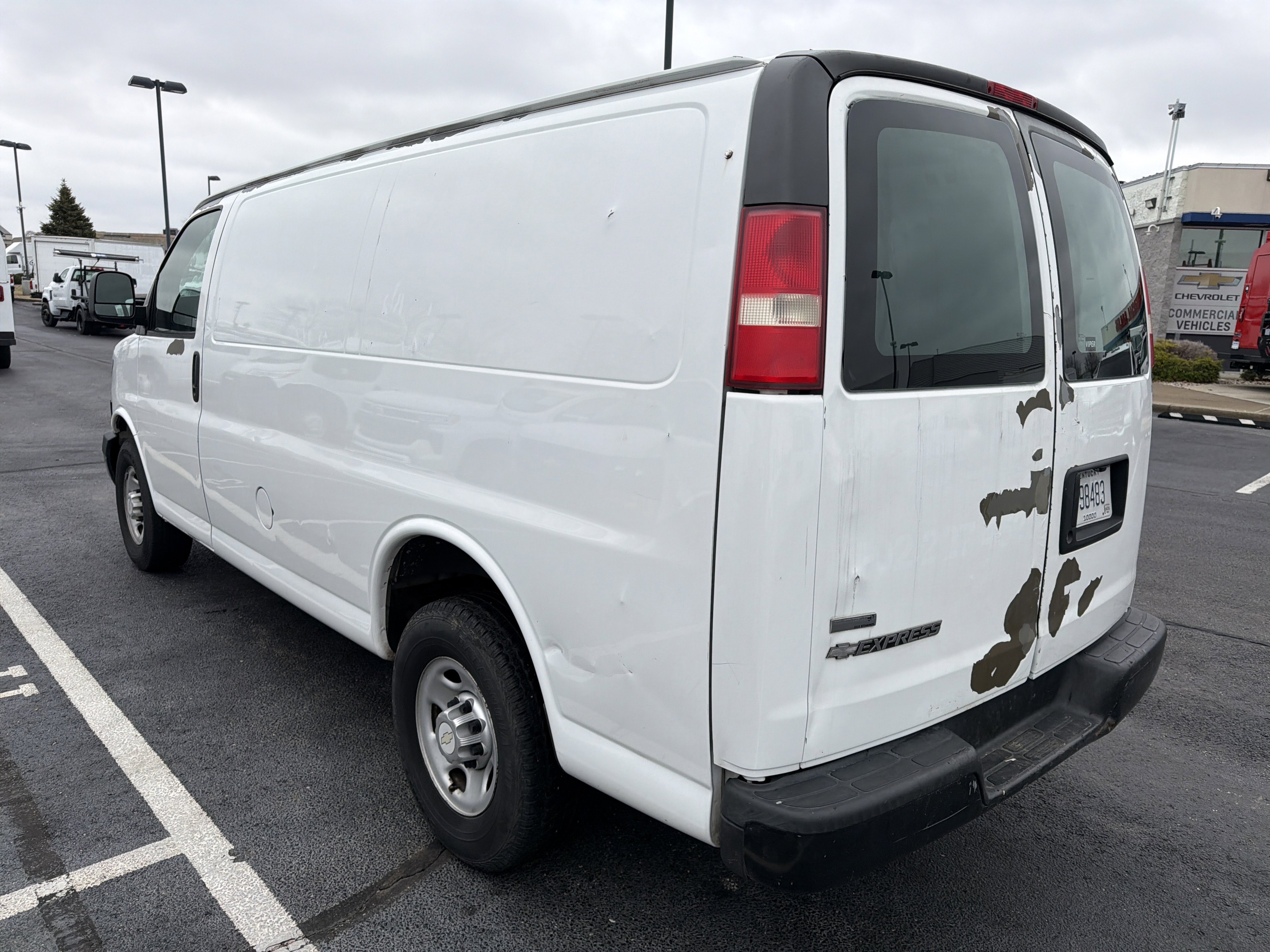 Used 2010 Chevrolet Express 2500 image 5