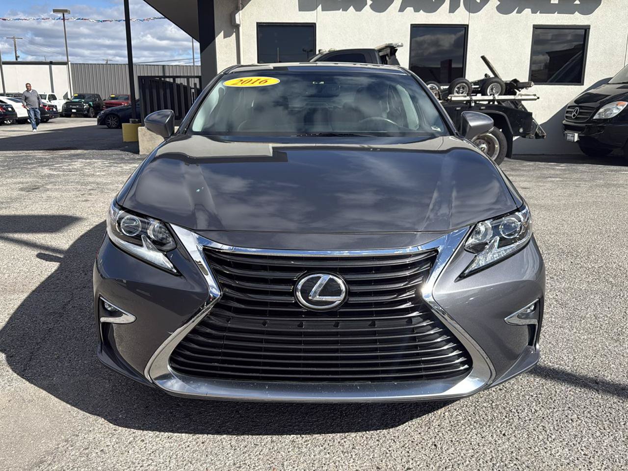 Used 2016 Lexus ES 350 w/ Accessory Package FWD image 3