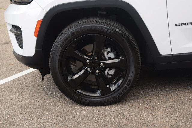 Used 2023 Jeep Grand Cherokee Altitude AWD/4WD image 26