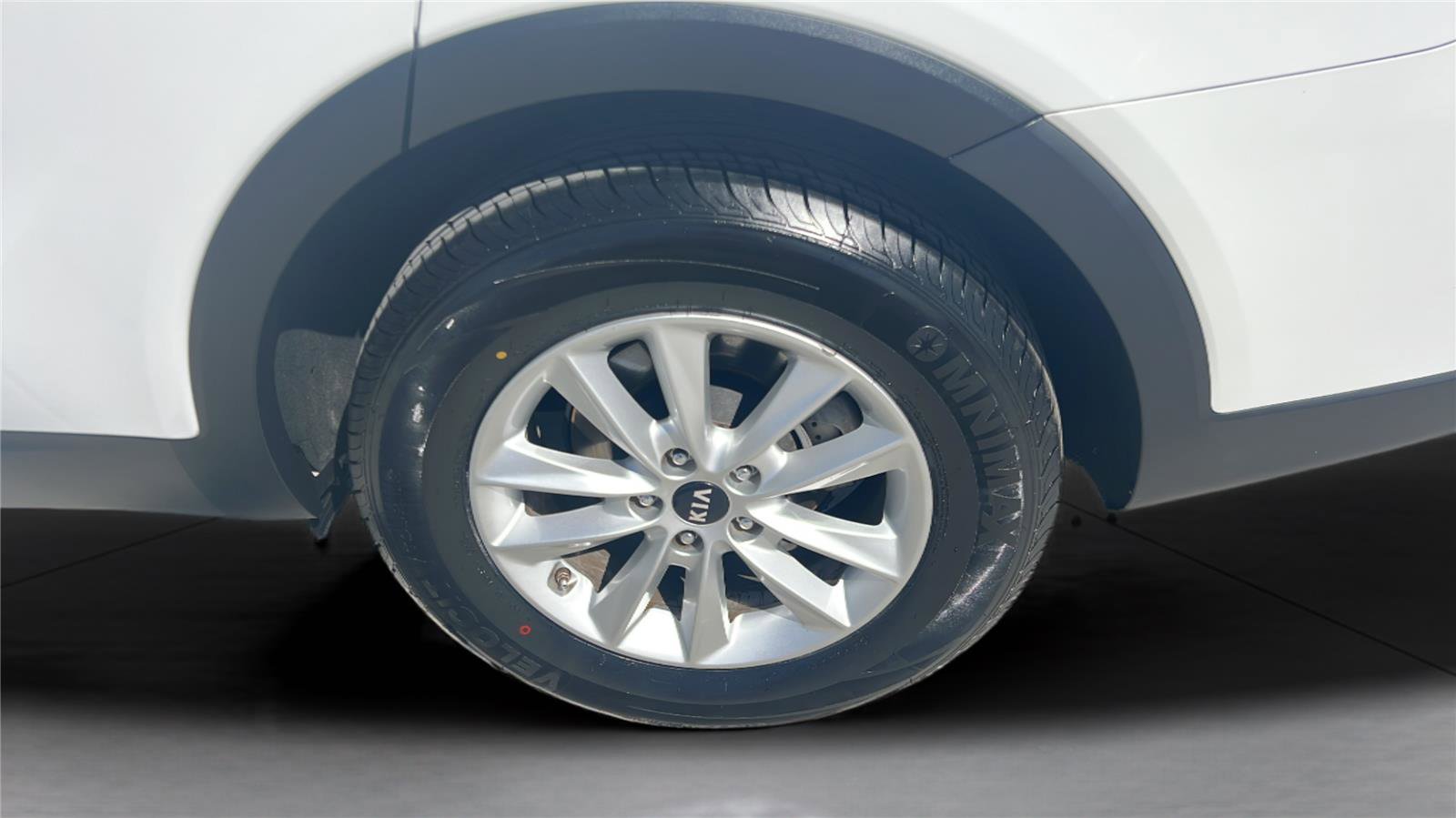 Used 2020 Kia Sorento LX FWD image 17