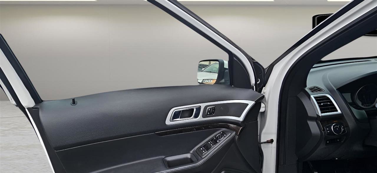 Used 2014 Ford Explorer Limited w/ Equipment Group 302A AWD/4WD image 9