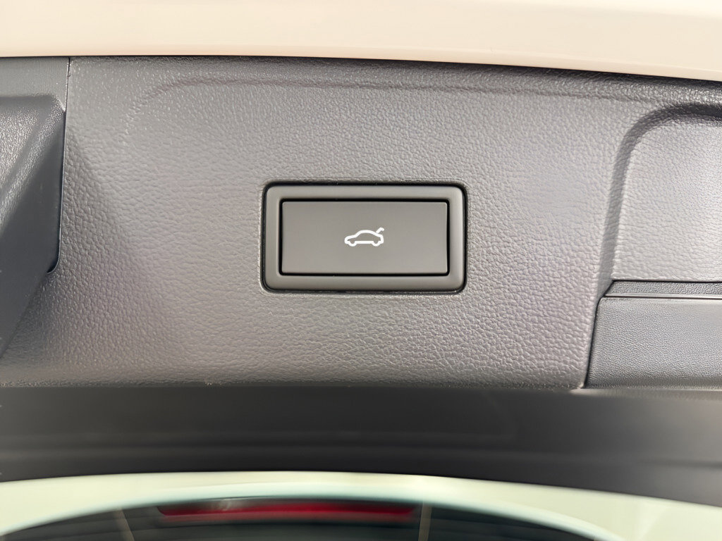 New 2026 Volkswagen Atlas SE image 10