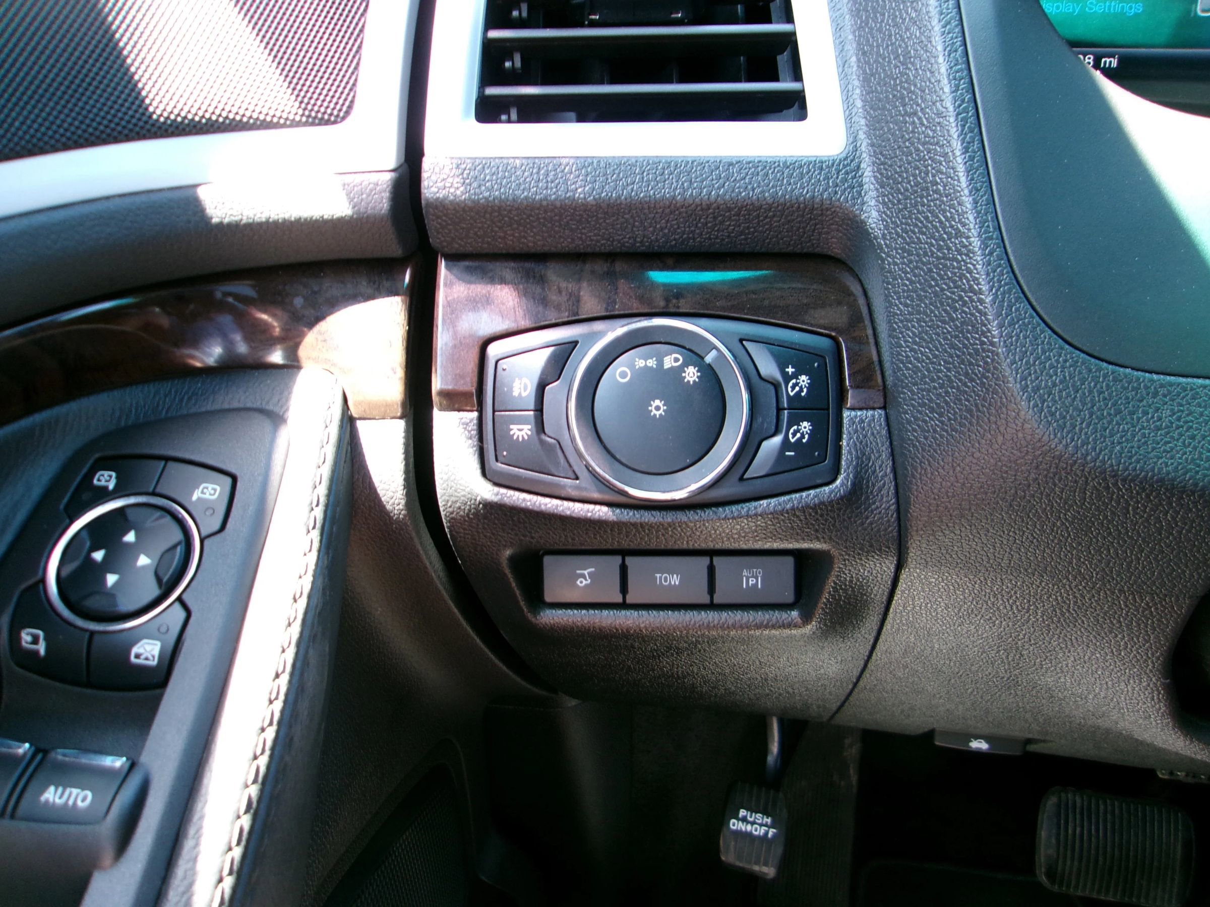Used 2015 Ford Explorer Limited w/ Equipment Group 302A image 18