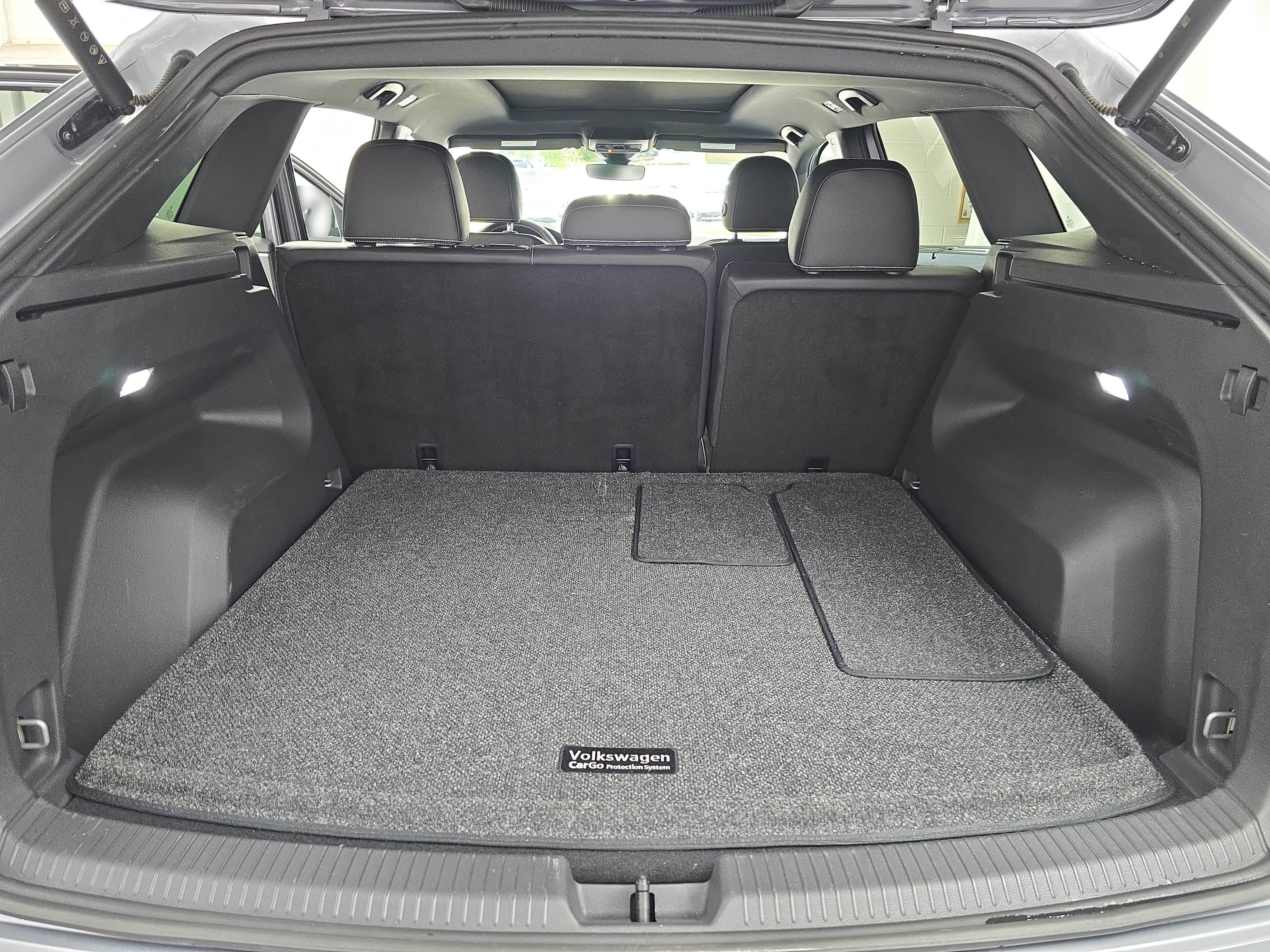 Certified 2025 Volkswagen Atlas Cross Sport SE w/ Panoramic Sunroof Package FWD image 12