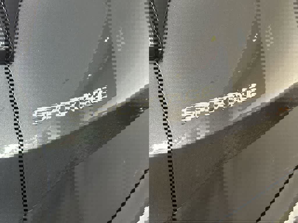 Certified 2024 Kia Sportage EX image 11