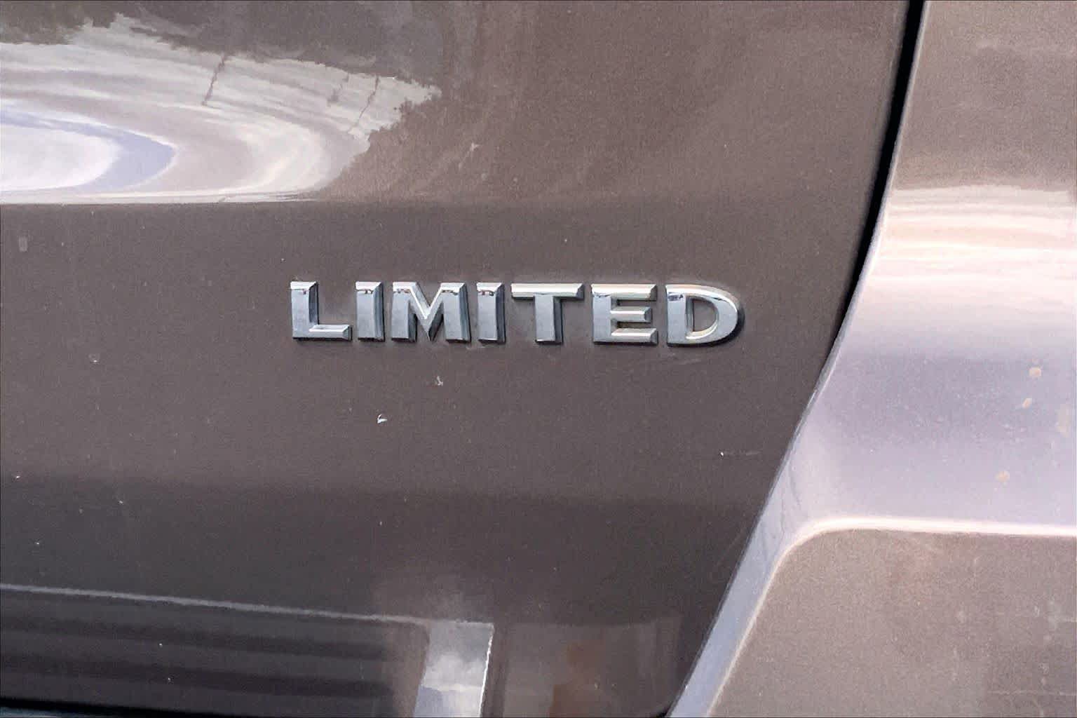 Used 2019 Jeep Grand Cherokee Limited w/ Trailer Tow Group IV AWD/4WD image 10