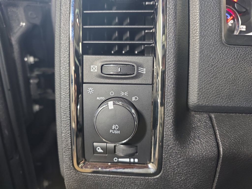 Used 2018 RAM 2500 Big Horn w/ Sport Appearance Group AWD/4WD image 25