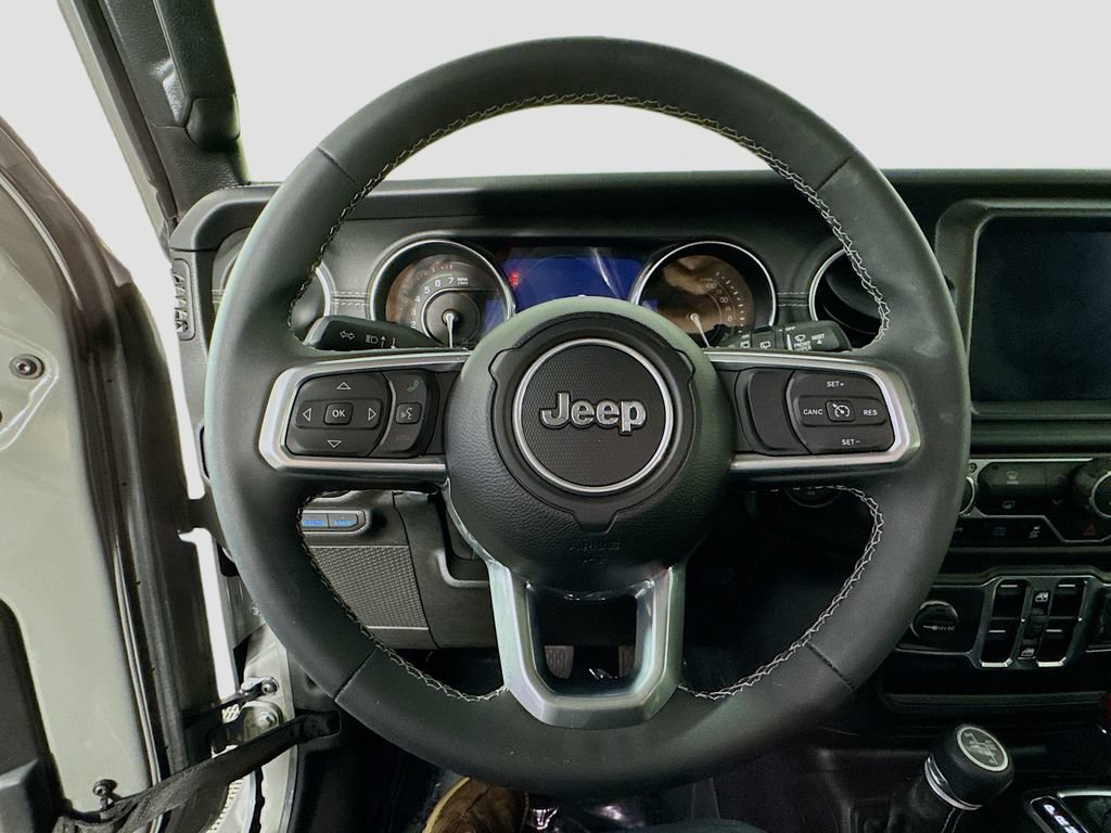 Used 2023 Jeep Wrangler Unlimited Sahara AWD/4WD image 11