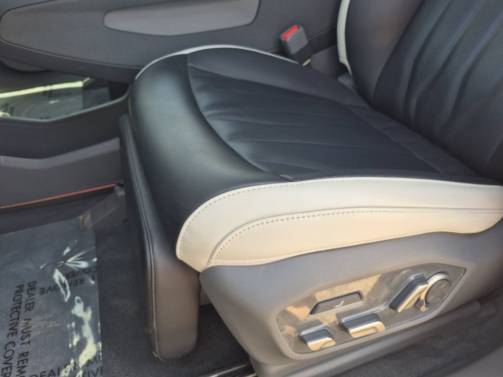 Certified 2024 Kia EV9 GT-Line AWD/4WD image 12