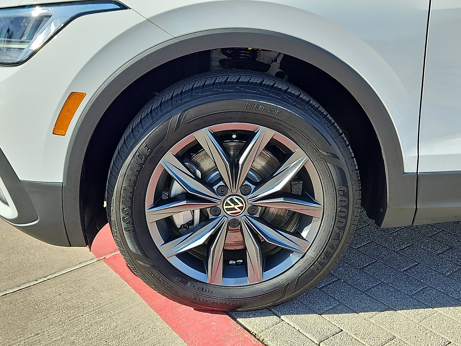 Certified 2022 Volkswagen Tiguan SE image 5