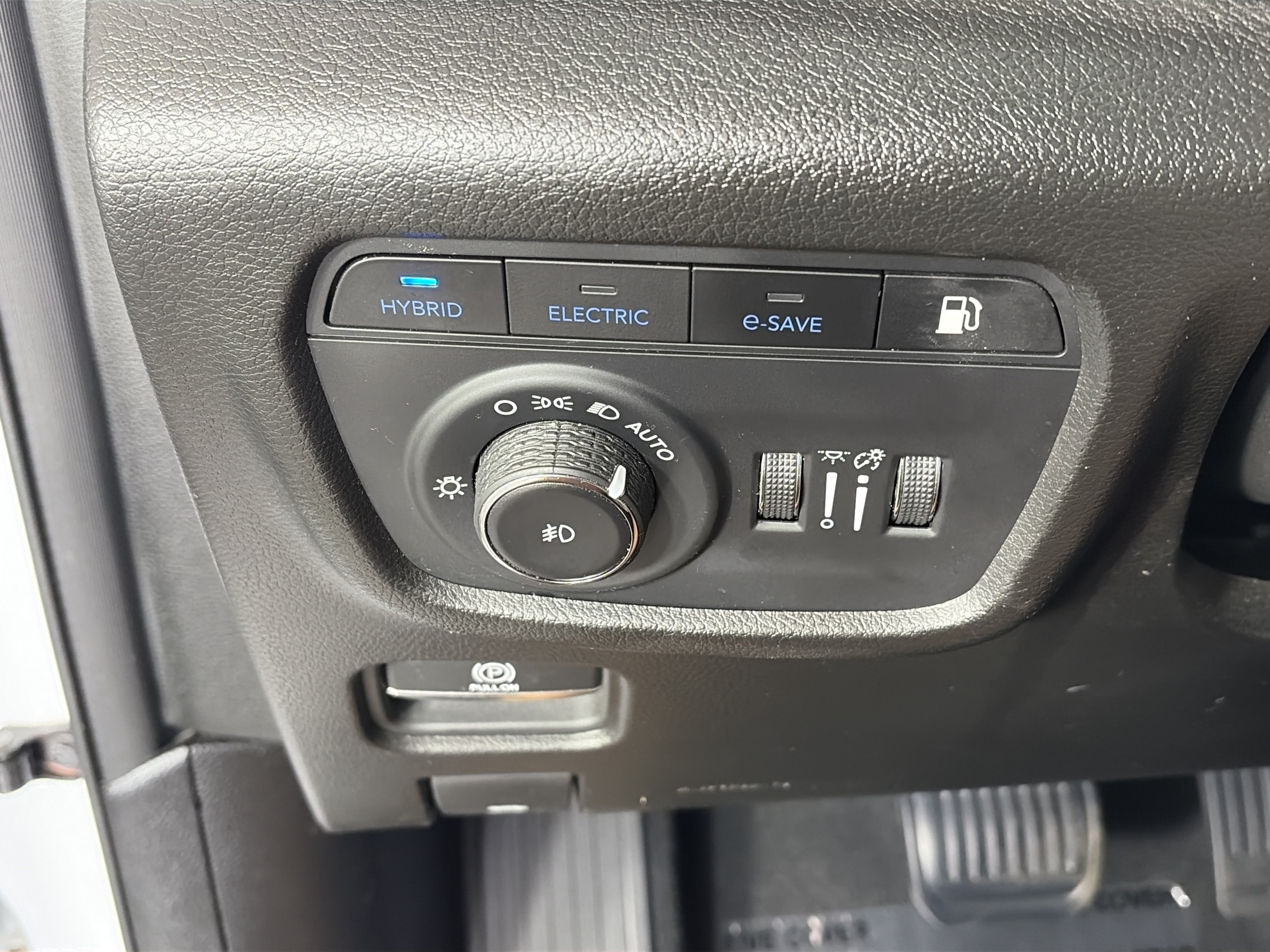 Used 2023 Jeep Grand Cherokee 4WD 4xe w/ Luxury Tech Group II image 30