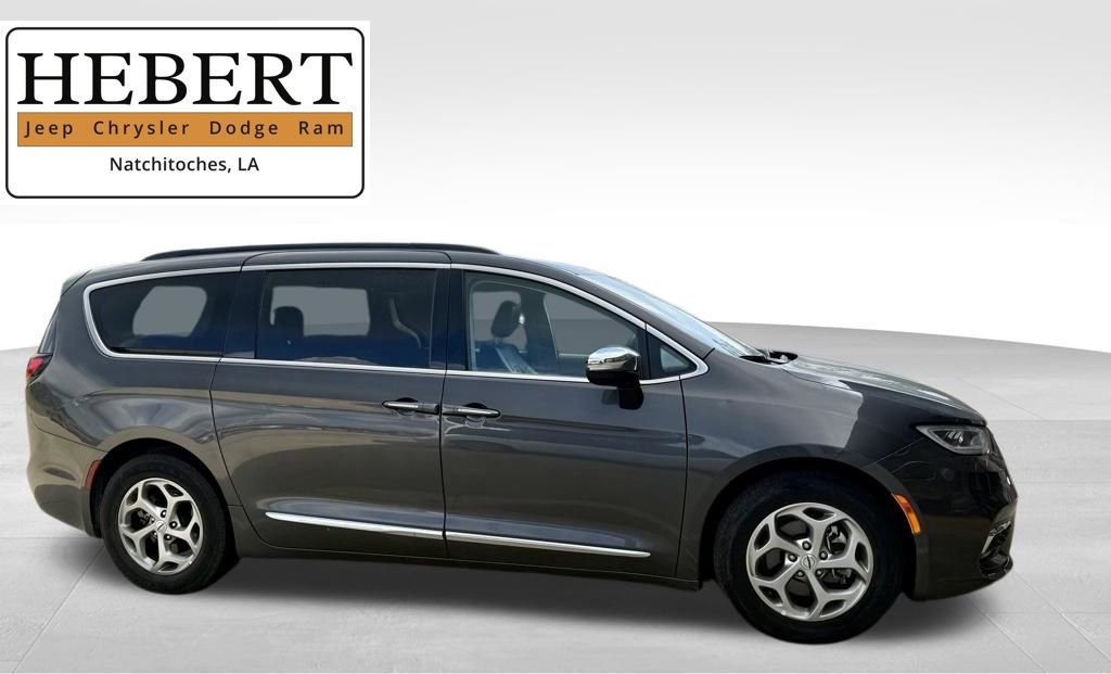 Used 2023 Chrysler Pacifica Limited image 1