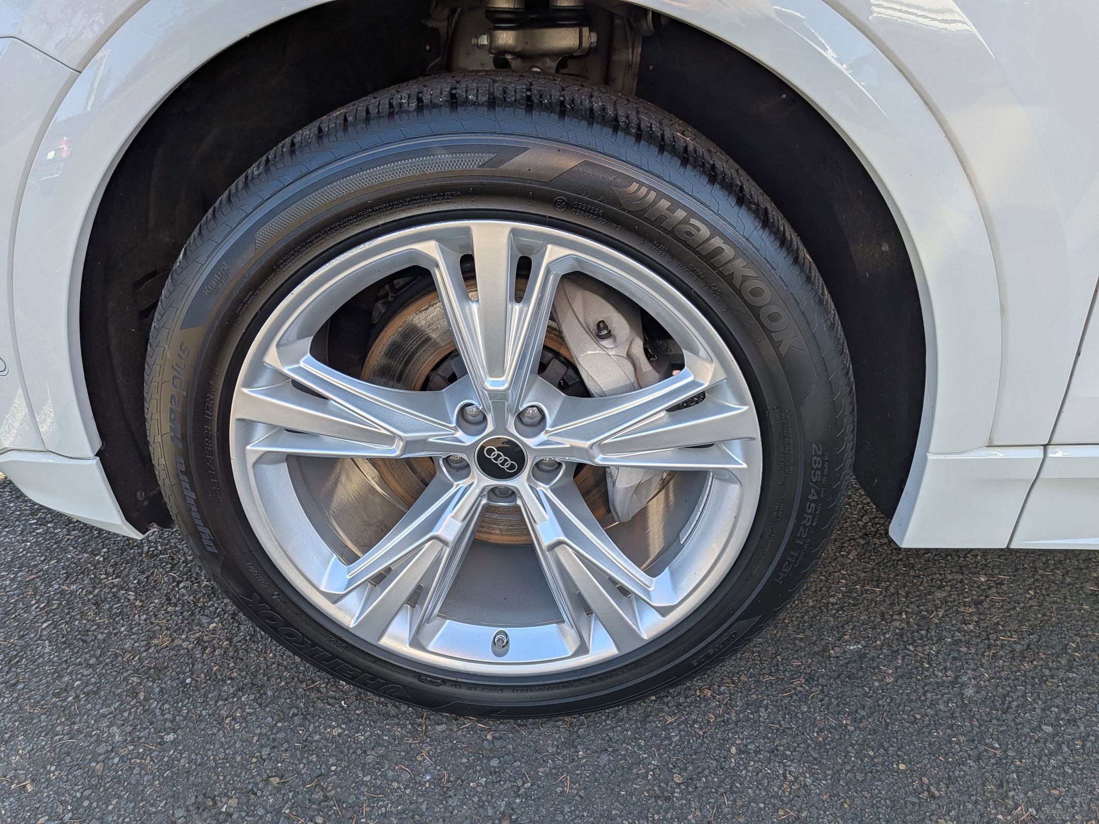 Used 2022 Audi Q8 Premium image 32