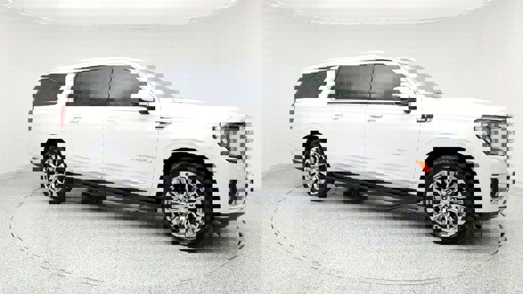 Used 2021 GMC Yukon XL Denali w/ Denali Ultimate Package image 3