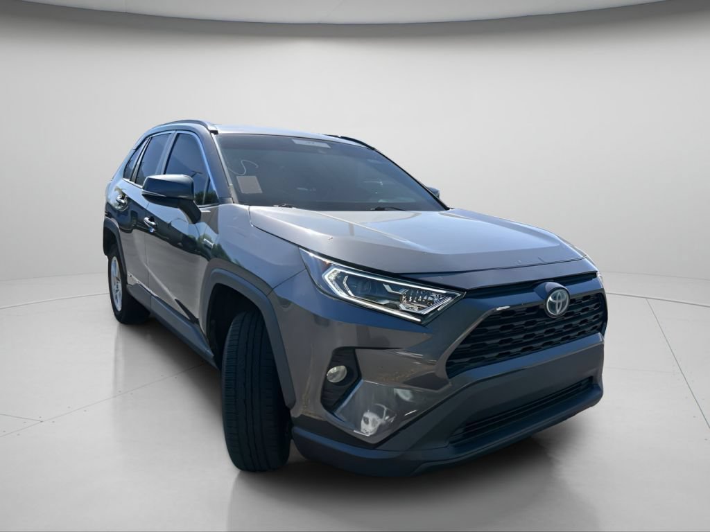Used 2021 Toyota RAV4 XLE AWD/4WD image 2