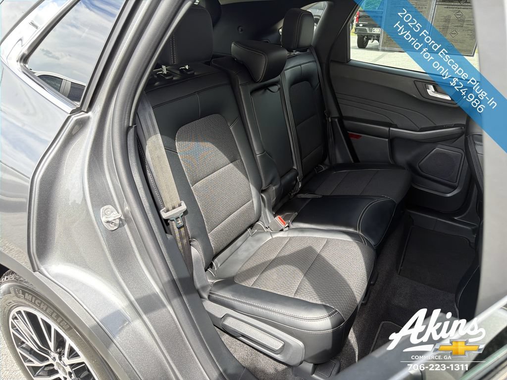 Used 2025 Ford Escape SE FWD image 19