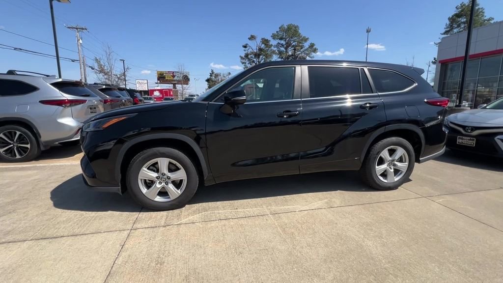 Used 2023 Toyota Highlander L image 3