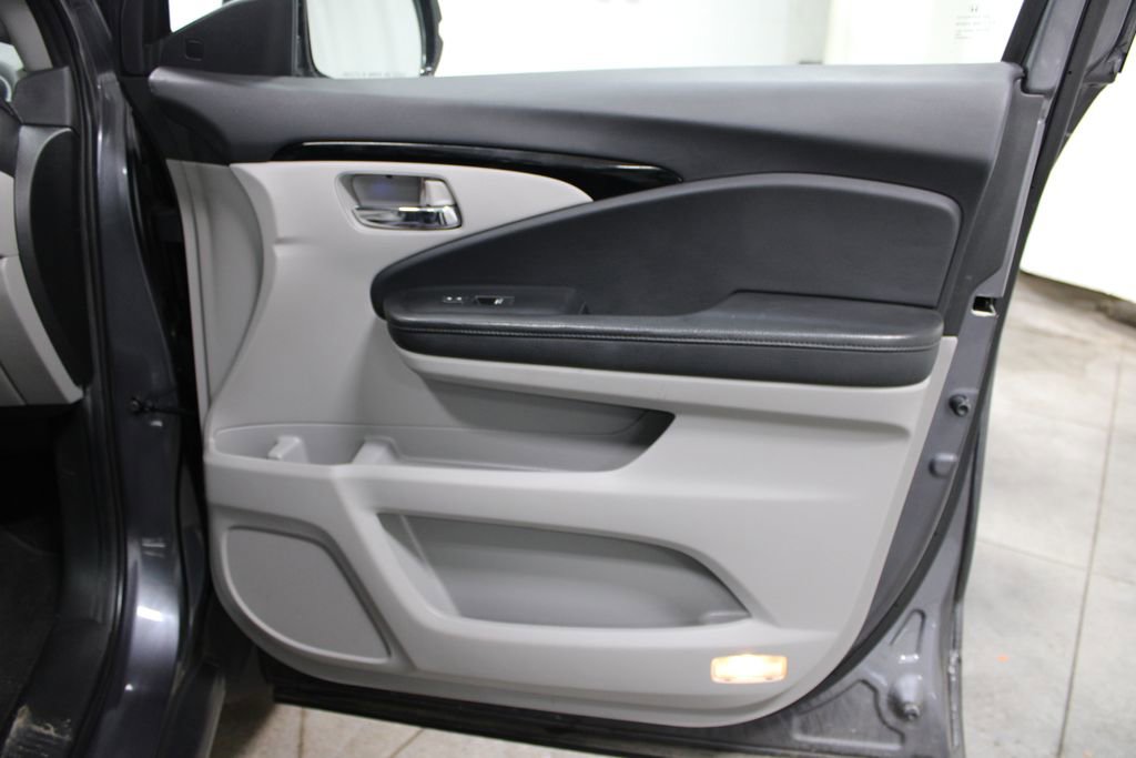 Used 2020 Honda Pilot Touring image 38