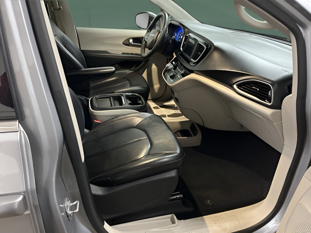 Used 2021 Chrysler Voyager Lxi FWD image 16