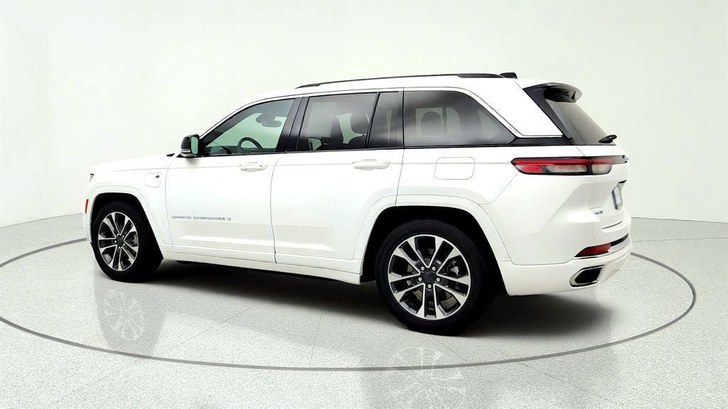 Used 2023 Jeep Grand Cherokee Overland AWD/4WD image 7