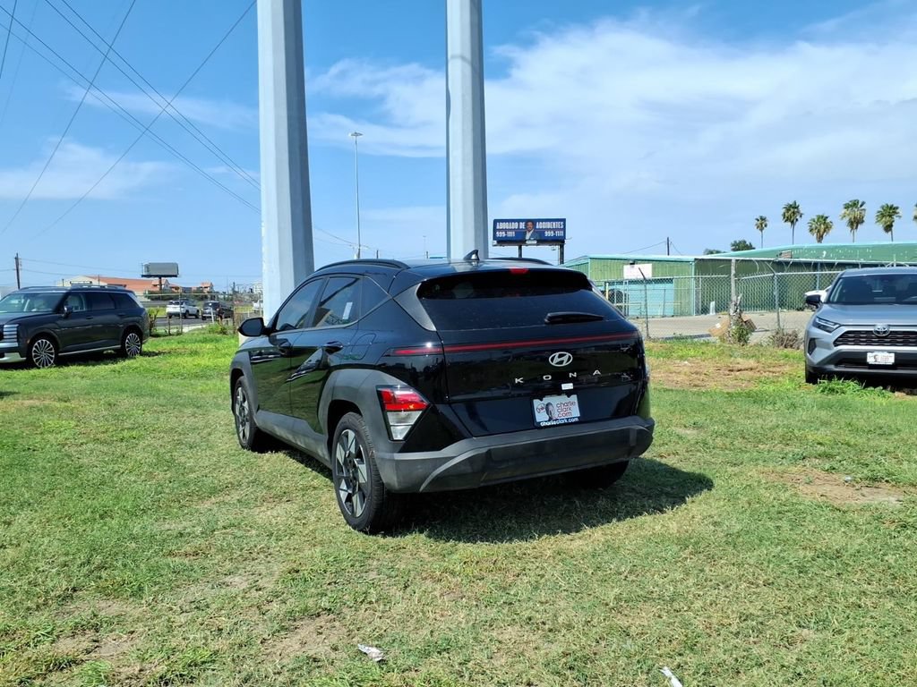 Used 2025 Hyundai Kona SEL FWD image 3