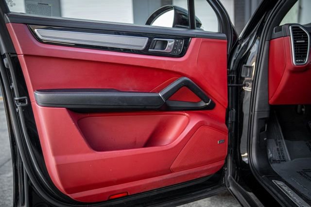 Used 2022 Porsche Cayenne Platinum Edition image 44