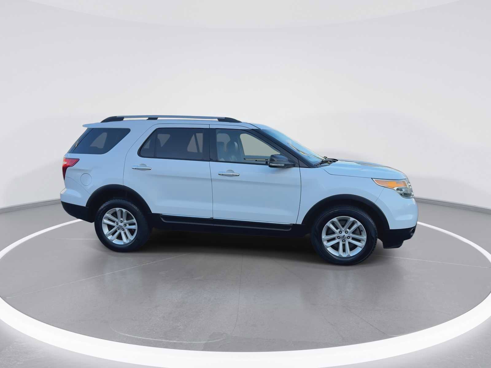 Used 2013 Ford Explorer XLT image 9