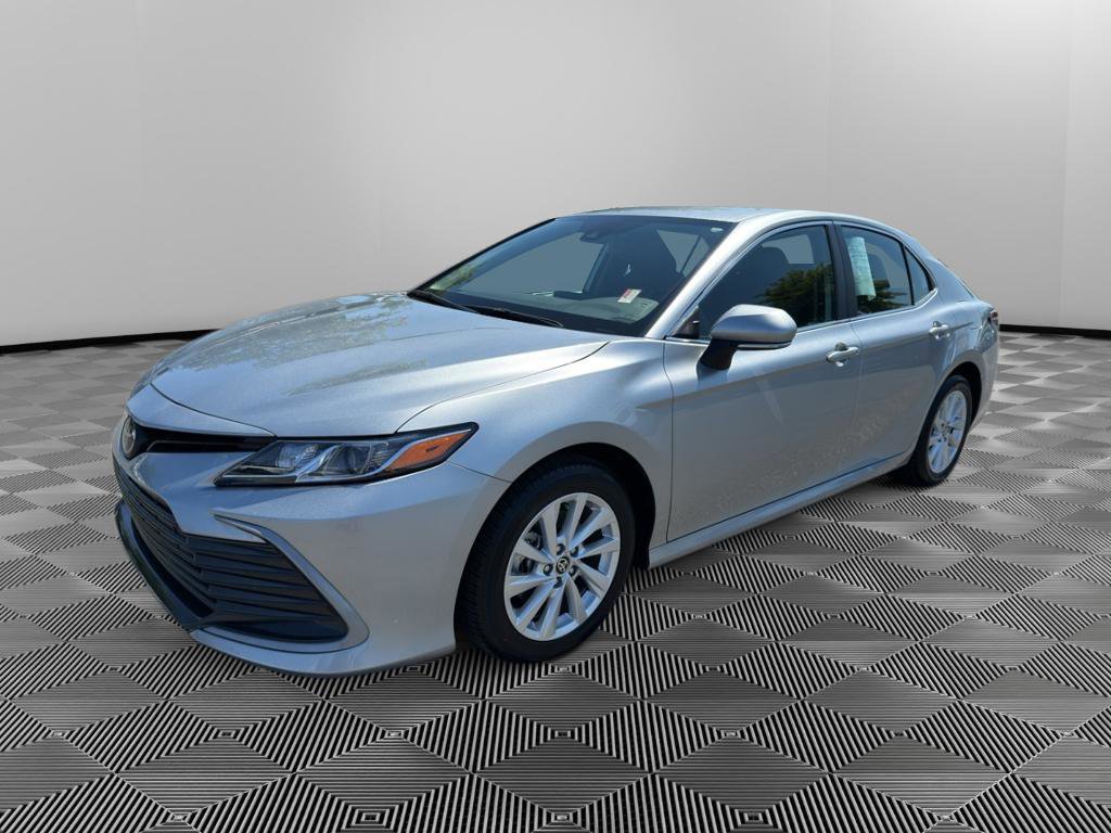 Used 2024 Toyota Camry LE image 3