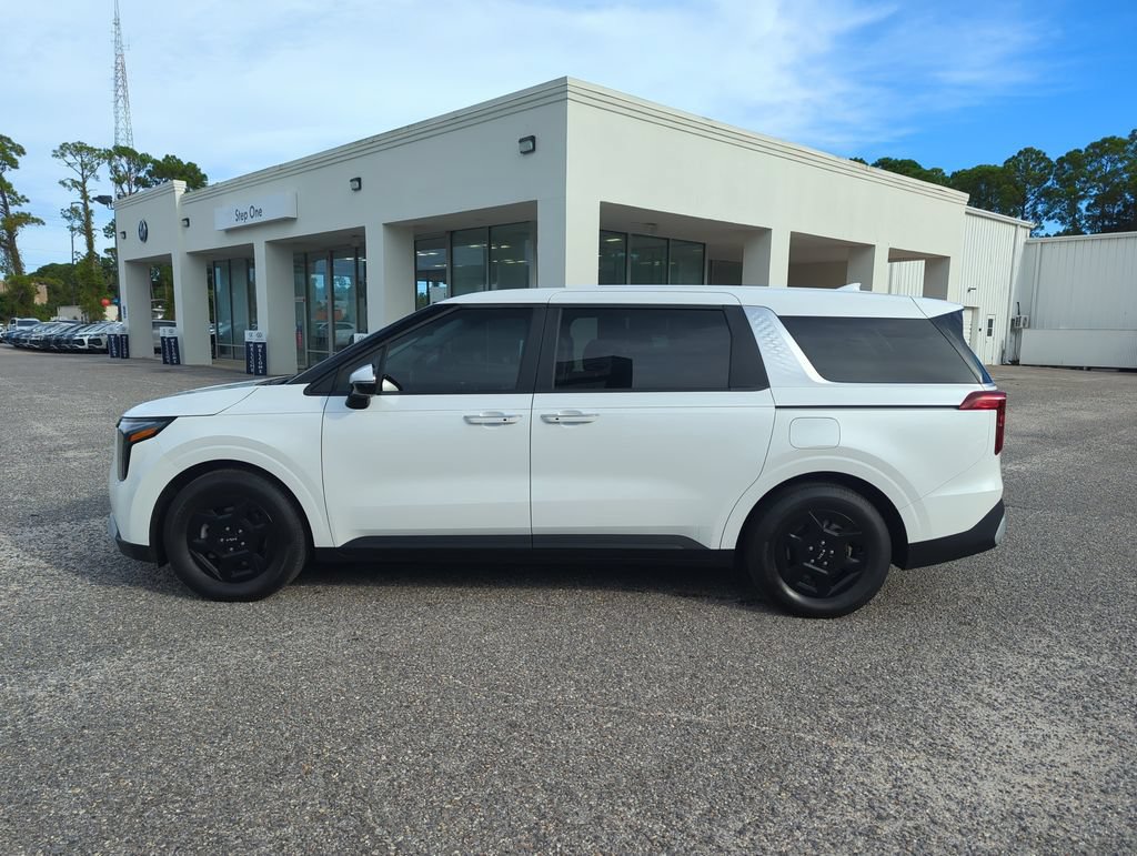Used 2026 Kia Carnival FWD image 4