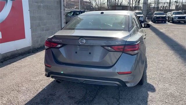 Used 2022 Nissan Sentra SR w/ SR Premium Package image 5