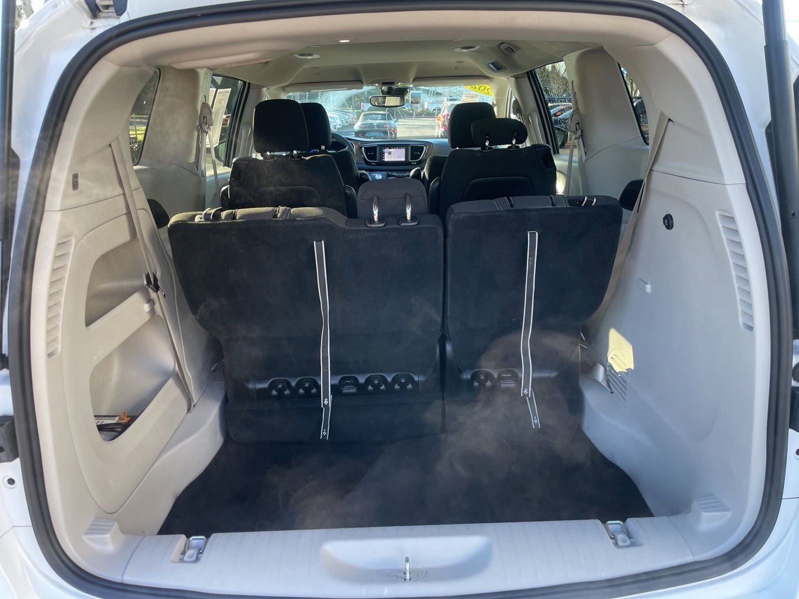Used 2023 Chrysler Voyager LX FWD image 12