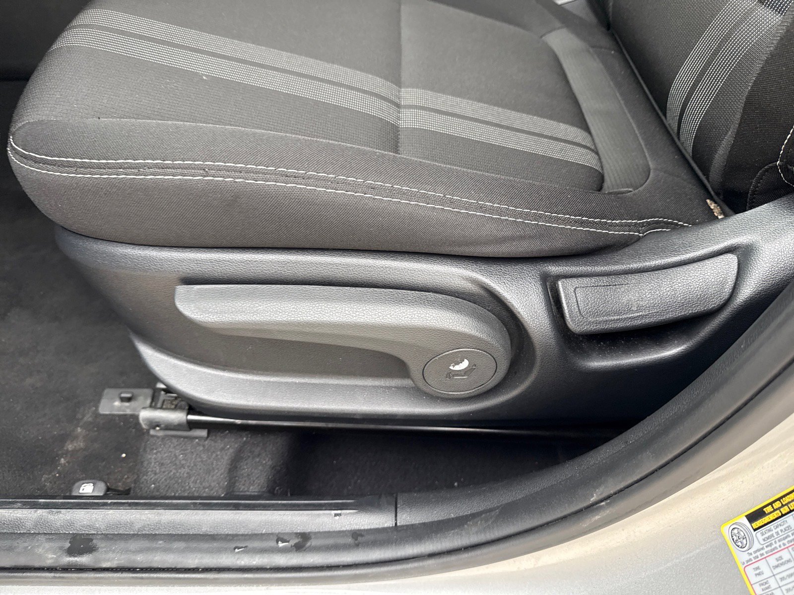 Used 2025 Hyundai Venue SEL FWD image 15