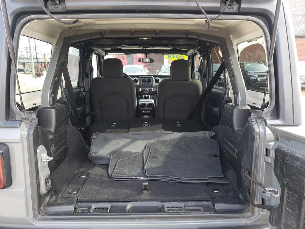 Used 2018 Jeep Wrangler Unlimited Sahara w/ Cold Weather Group image 8