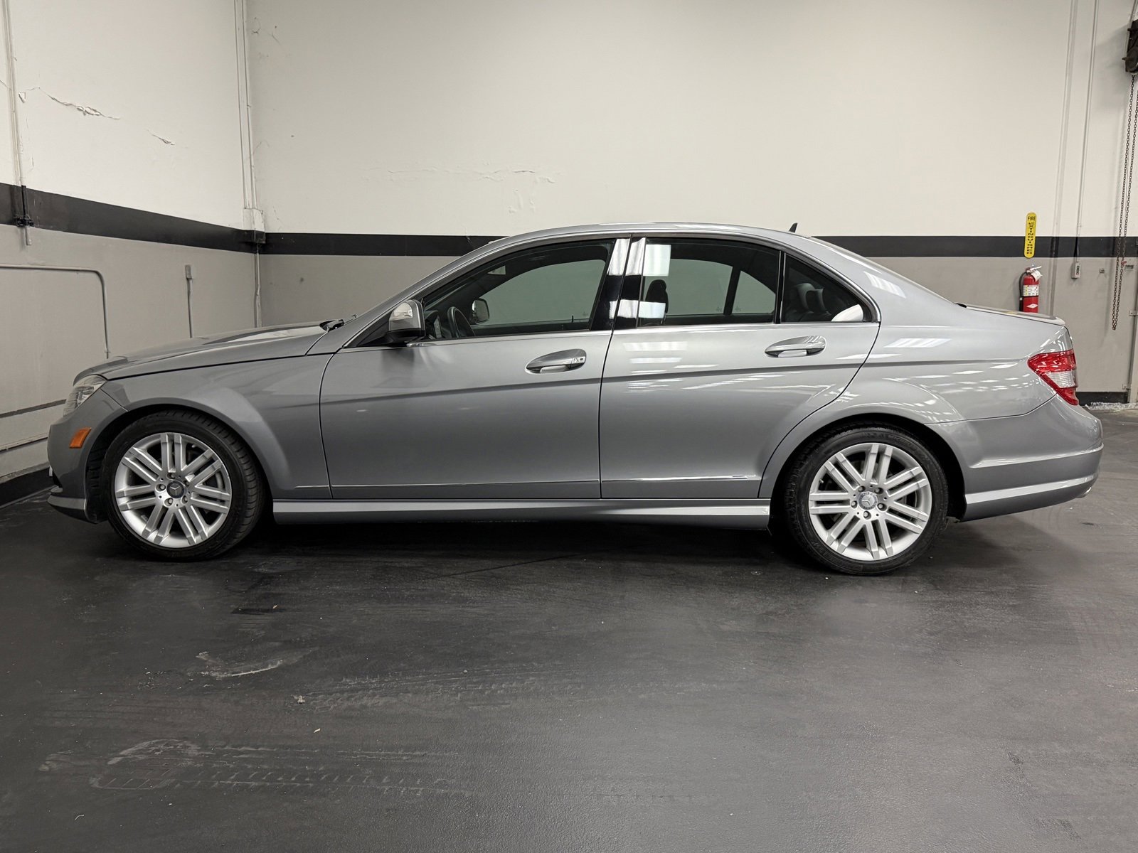 Used 2009 Mercedes-Benz C 300 Sedan image 9