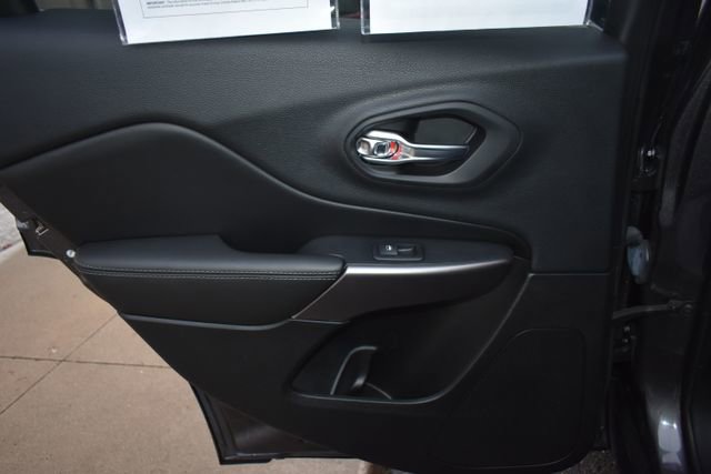 Used 2019 Jeep Cherokee Limited w/ Luxury Group image 39