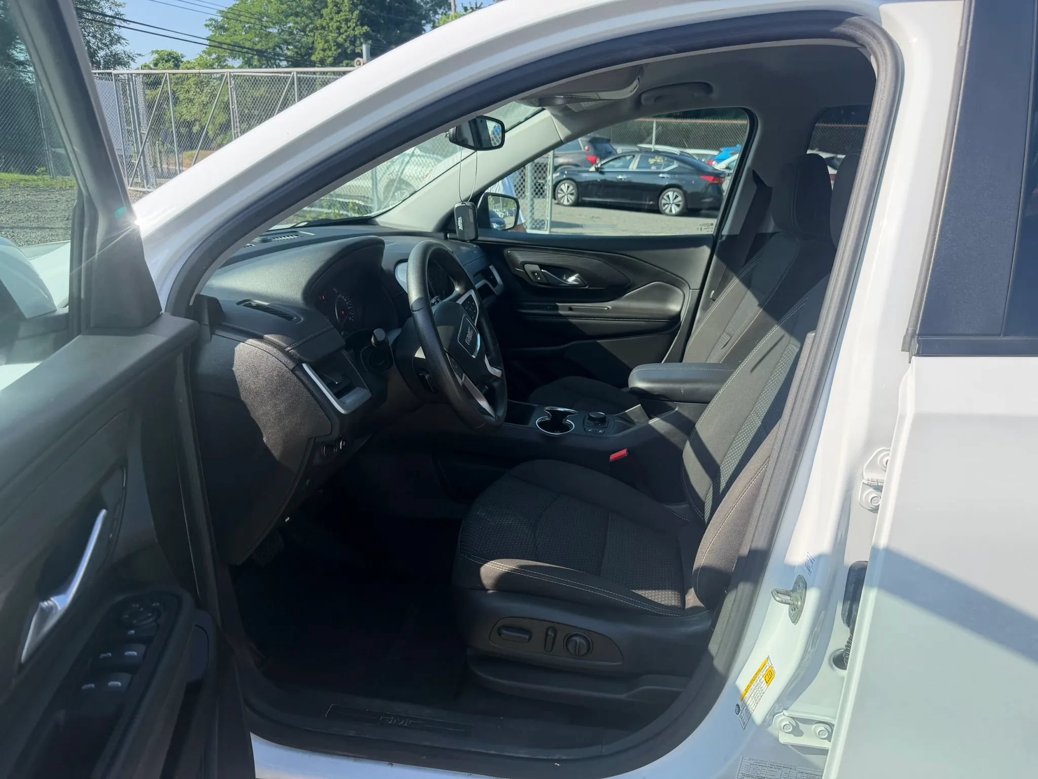 Used 2023 GMC Terrain SLE FWD image 25