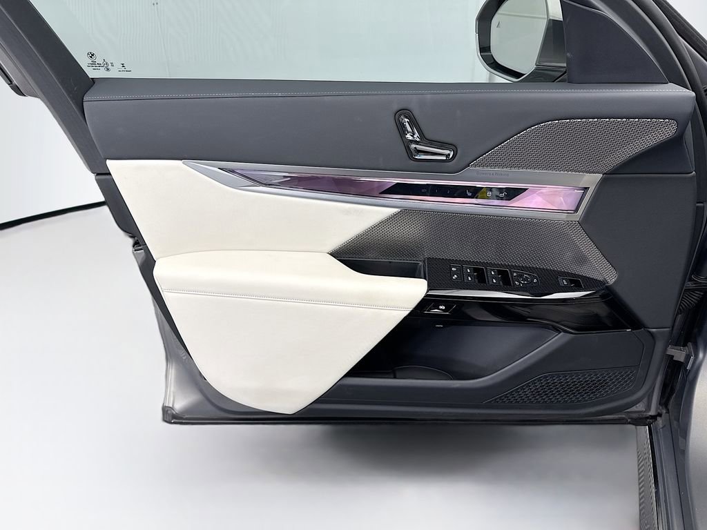 Certified 2024 BMW i7 xDrive60 image 23
