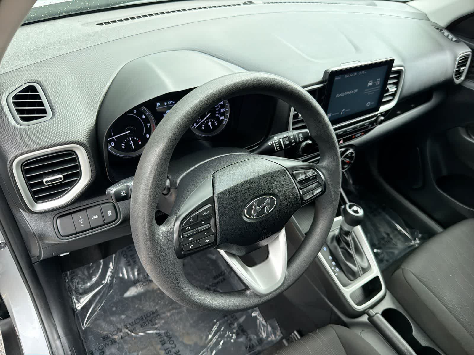 Used 2022 Hyundai Venue SE FWD image 10