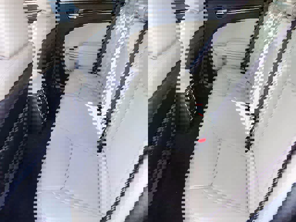 Certified 2023 Chrysler 300 Touring L image 17