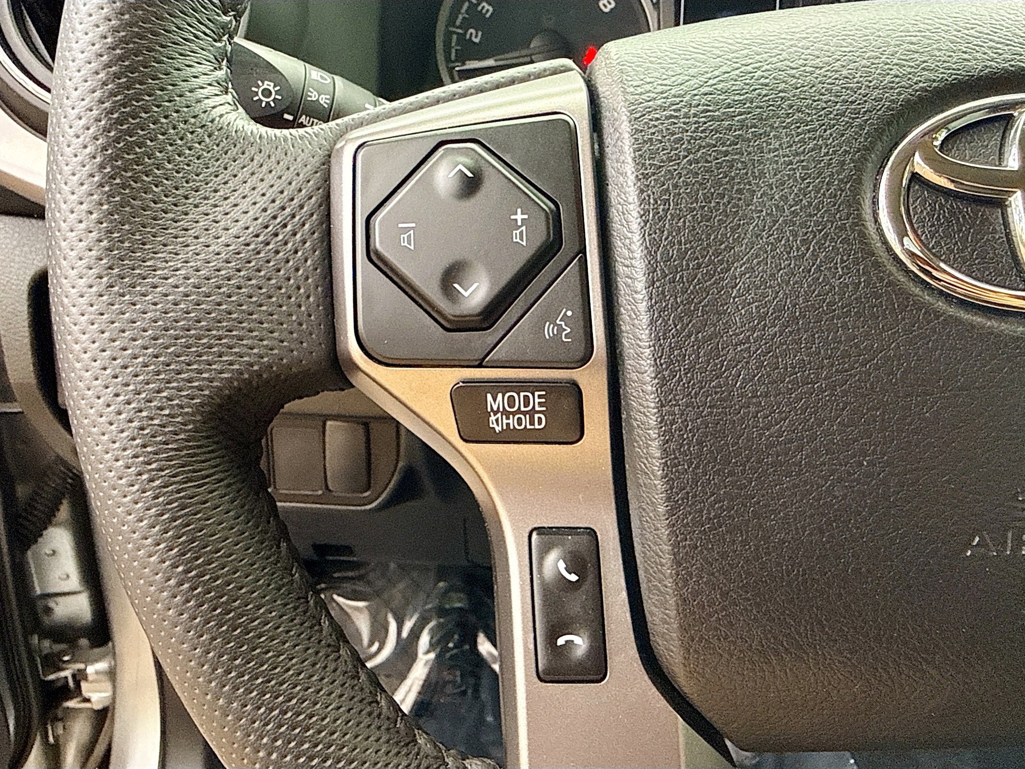 Used 2023 Toyota Tacoma SR5 w/ Technology Package image 29