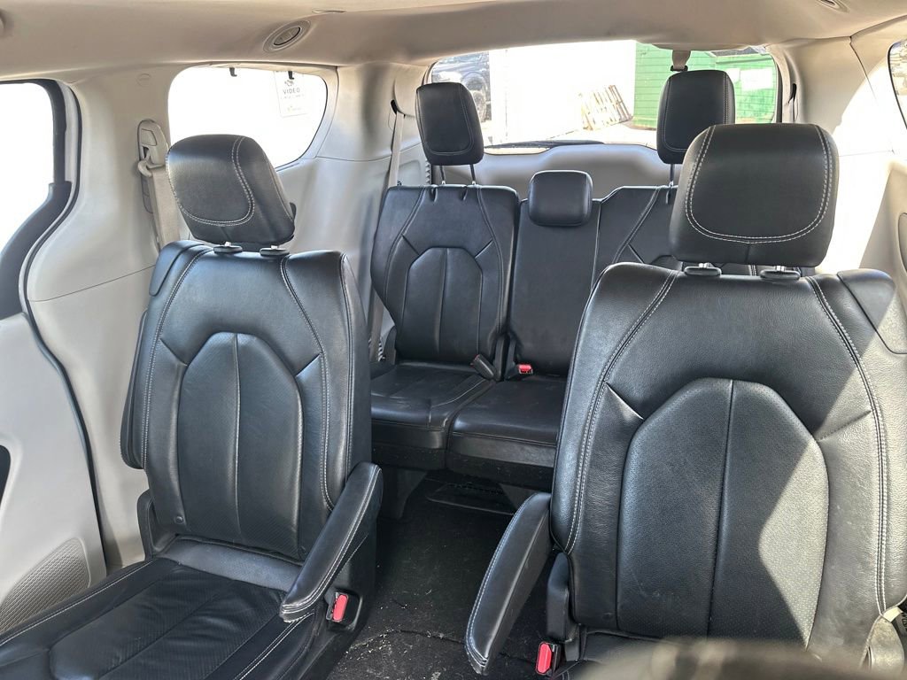 Used 2022 Chrysler Pacifica Touring-L image 20