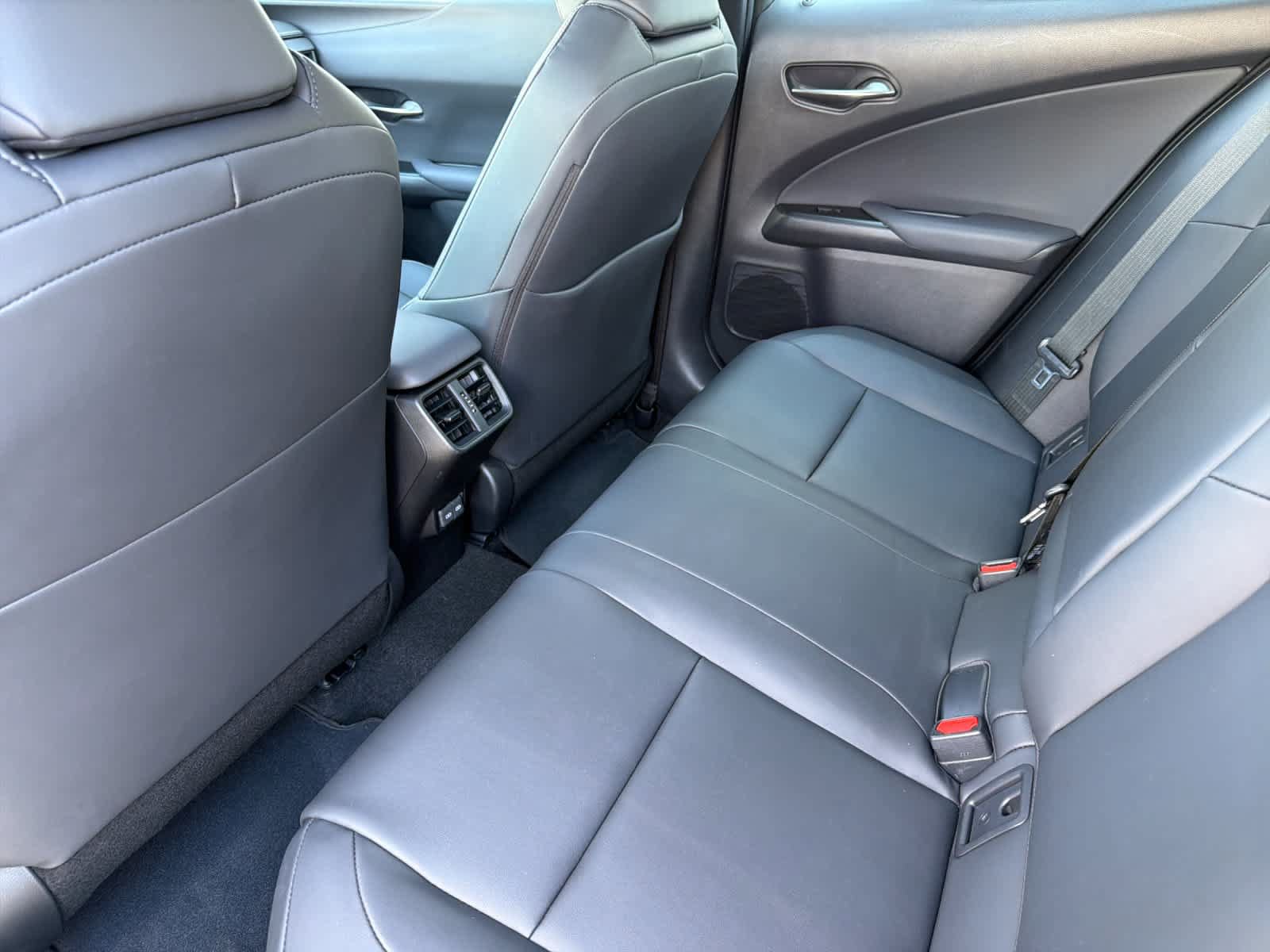 Certified 2025 Lexus UX 300h FWD w/ Accessory Package (Z2) image 4