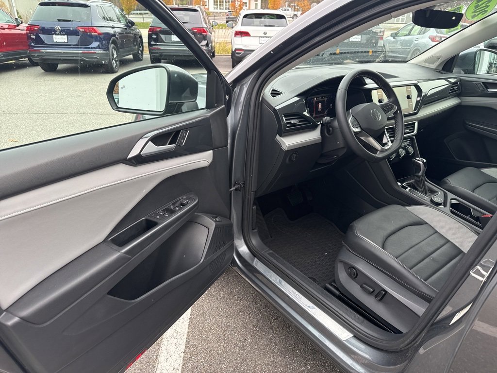 Used 2022 Volkswagen Taos SEL w/ Panoramic Sunroof Package image 17